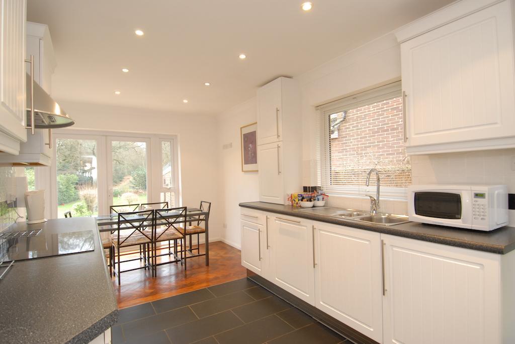 Abacus Bed And Breakfast, Blackwater, Hampshire Camberley Exterior foto