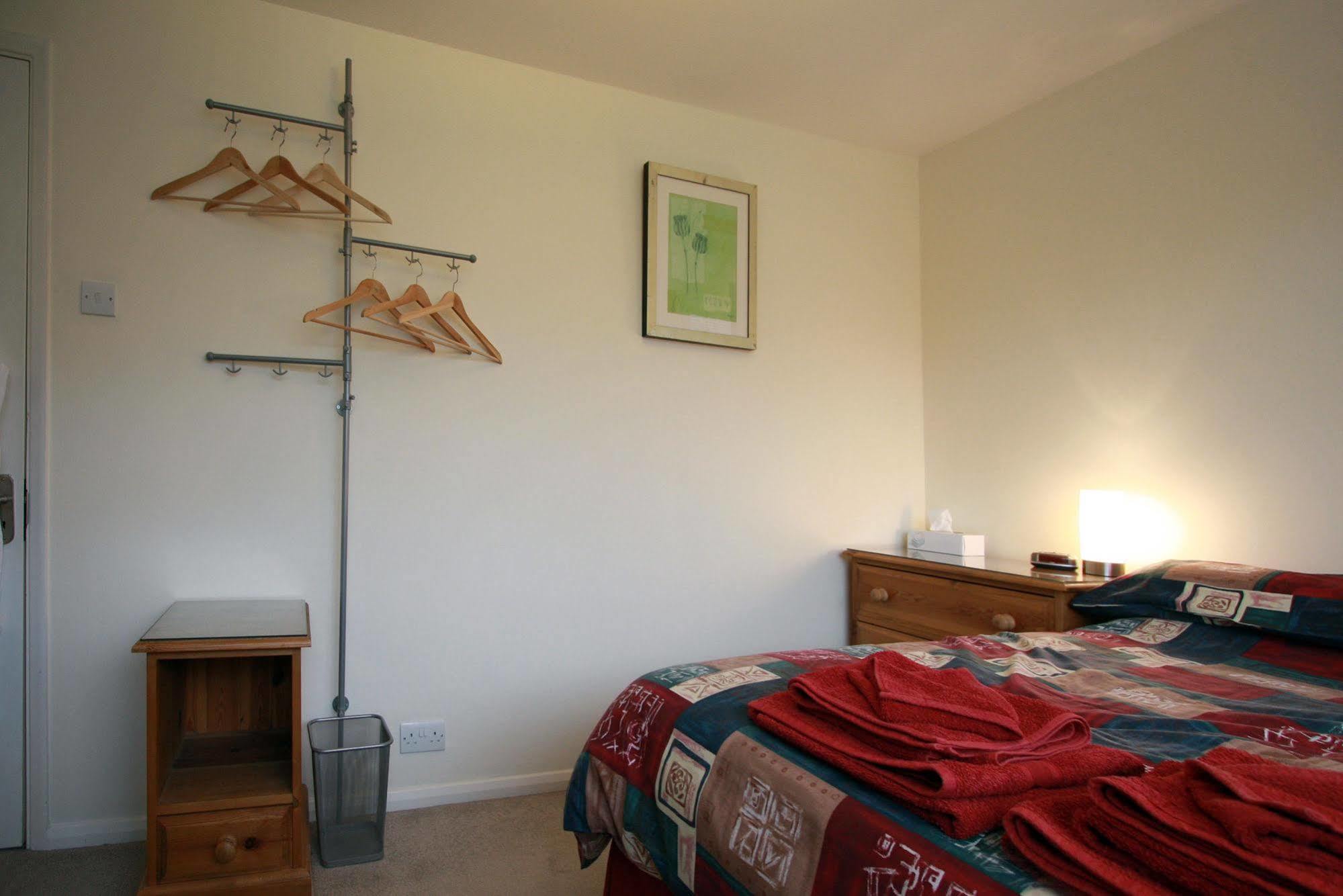 Abacus Bed And Breakfast, Blackwater, Hampshire Camberley Exterior foto